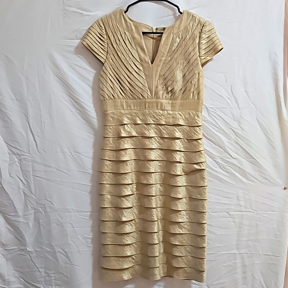 Adrianna Papell Size 8 Gold dress